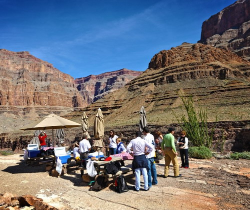 Am Boden des Grand Canyon landen